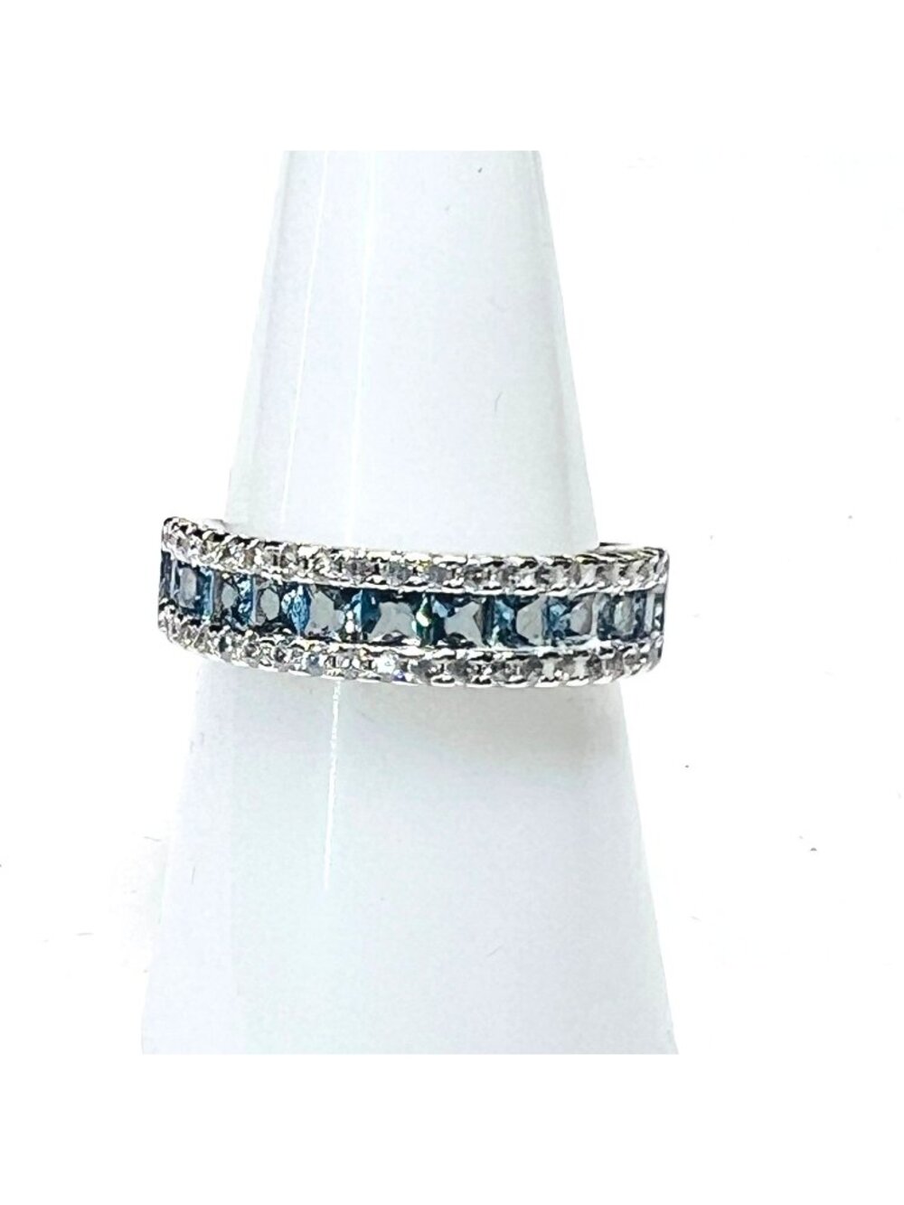 Ring Bomb Party Ring, NWOT size 8 fashion avant garde brilliant sparkle